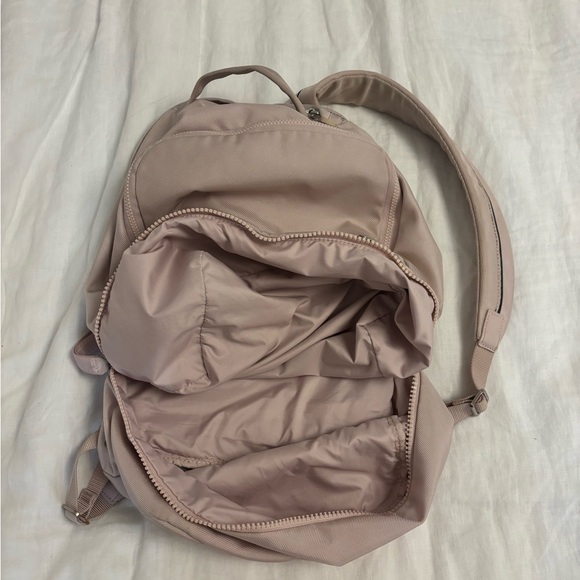 Lululemon - City Adventurer Backpack - 17L - Misty Pink - First Release !! 💖 - Picture 3 of 7